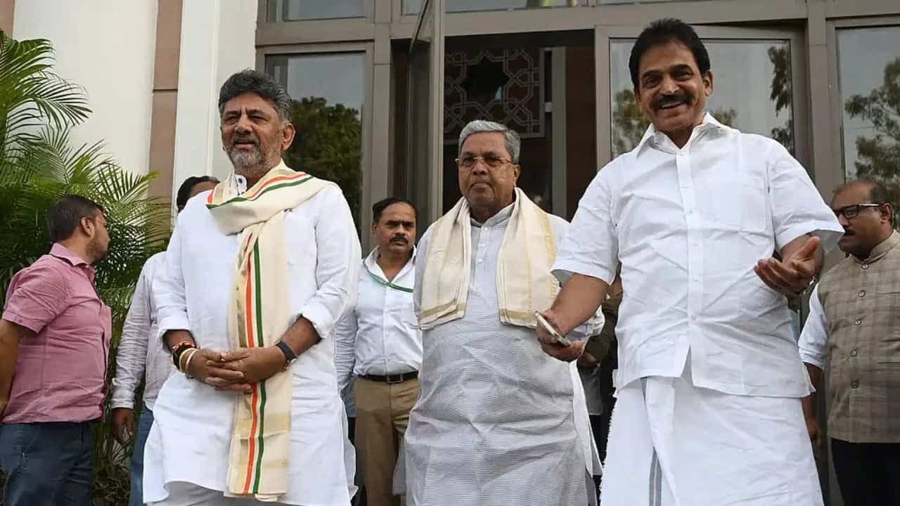 Governor Gehlot accepts Siddaramaiah resignation as Karnataka CM