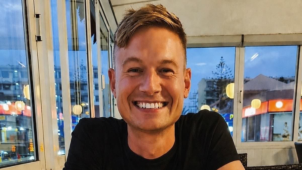 What exactly is the frog poison detox trend? It's beloved by Orlando Bloom but experts warn of terrifying risks as British man, 40, dies