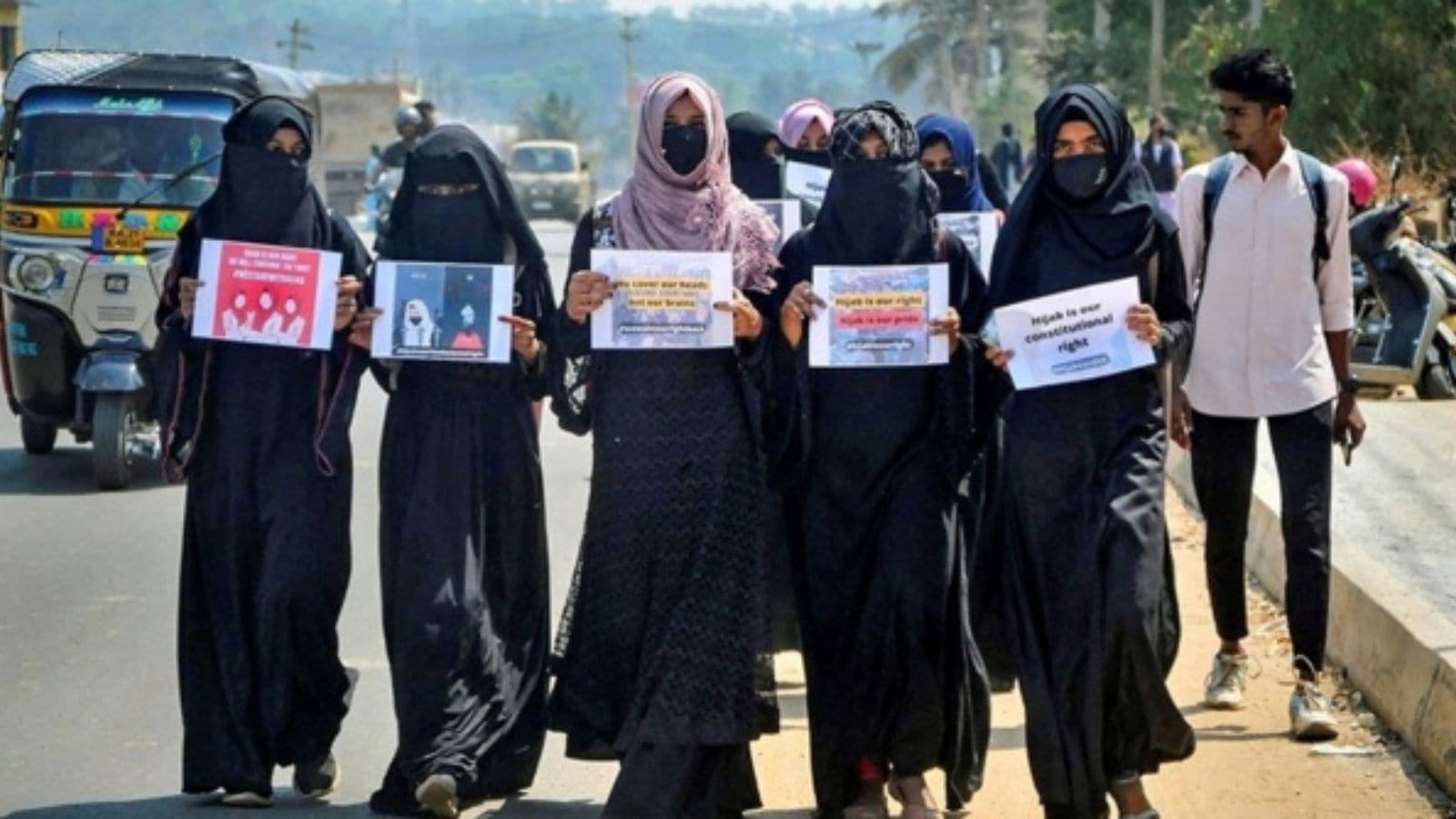 In Karnataka and beyond, the hijab and the saffron shawl cannot be equated
