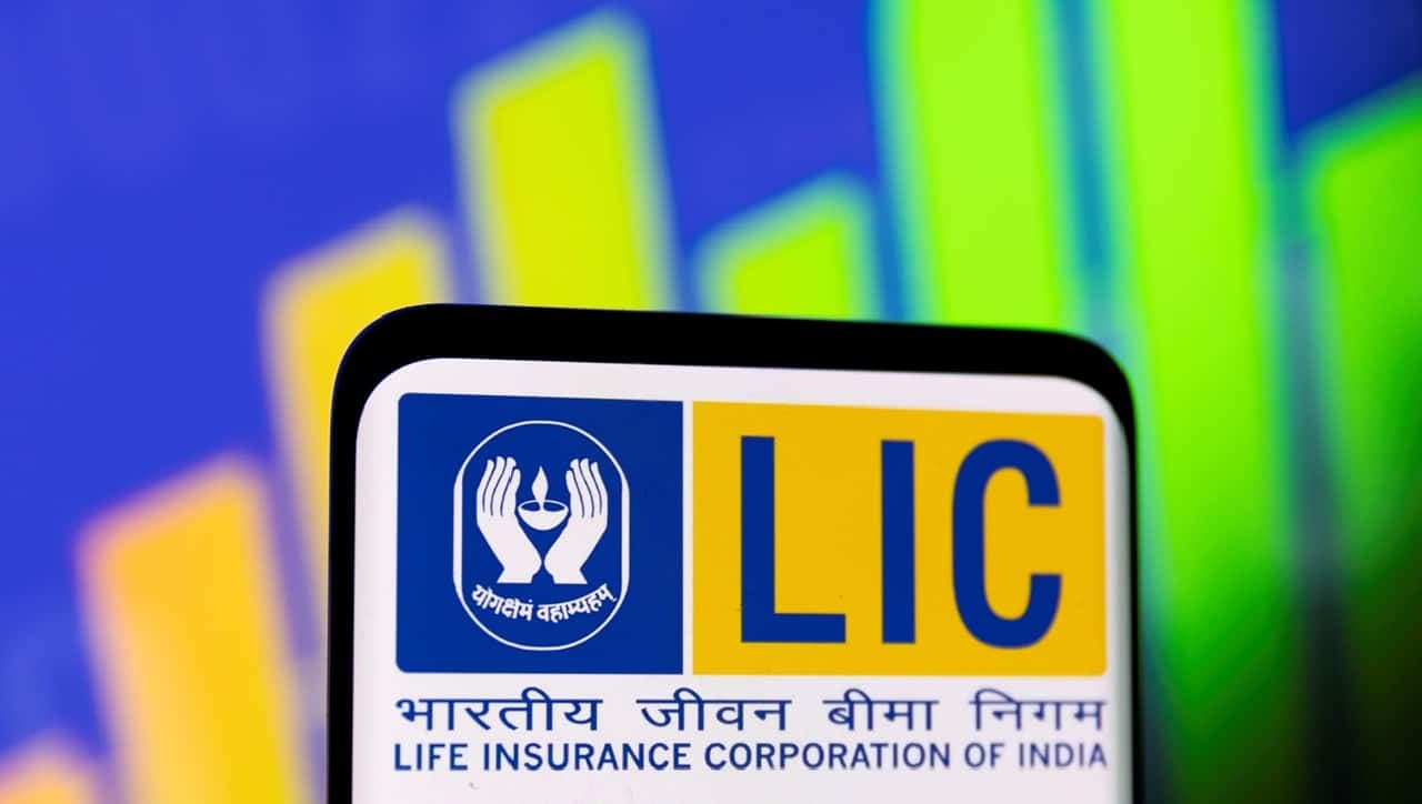 LIC shares down 50 % today ? Stock turns ex - bonus for first ever 1 : 1 share issue