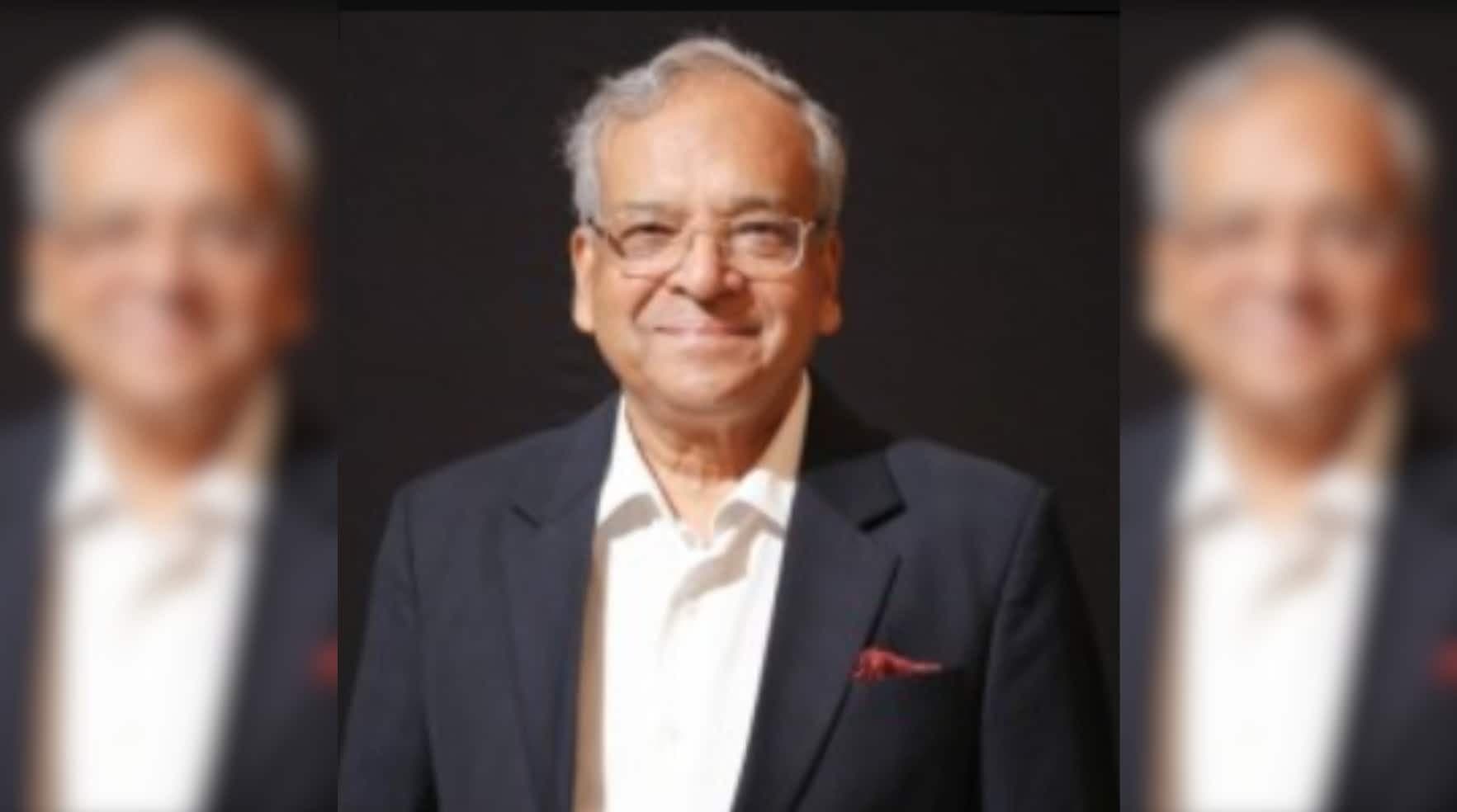 Who was Dhanender Kumar ? Ex - World Bank executive director , first CCI chief , veteran IAS officer dies in AC blast fire