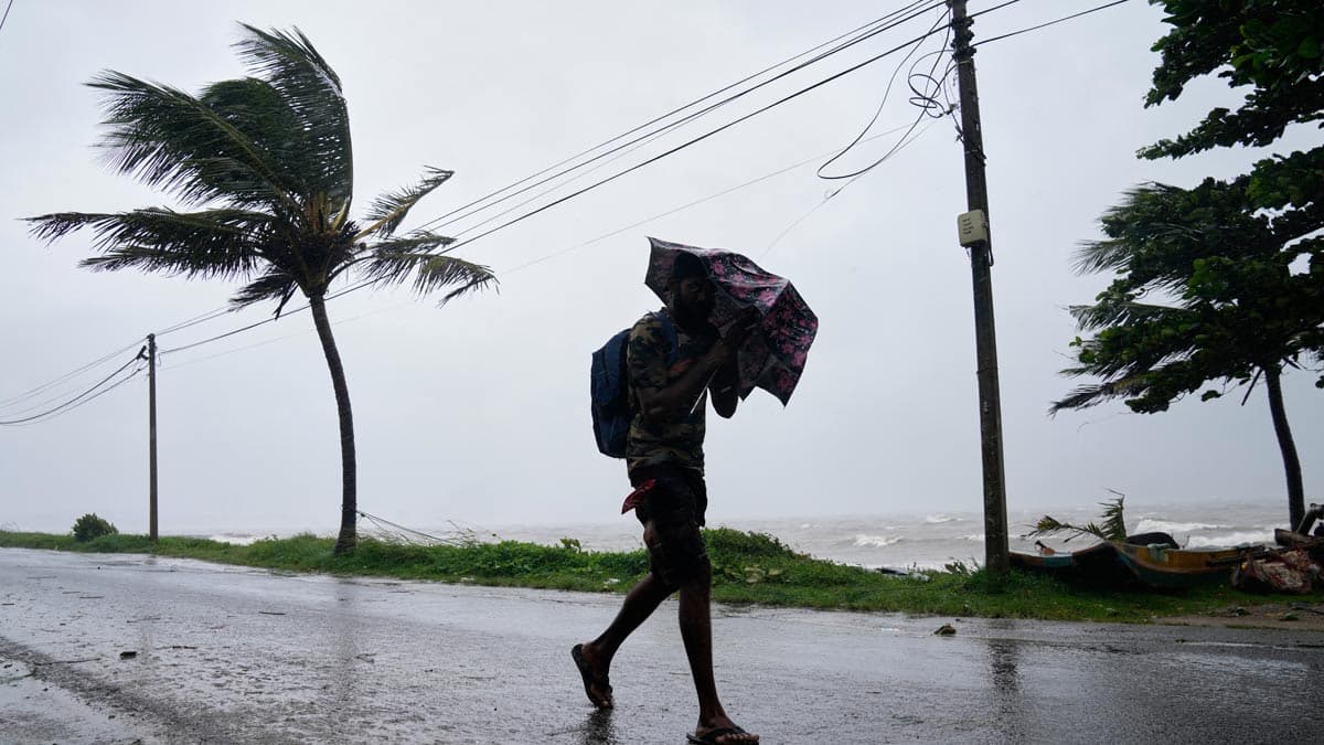 Major weather shift alert : India braces for cyclonic storms , heavy showers ; IMD says crucial 48 hours
