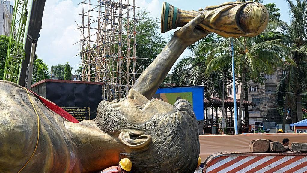 India's 'unsafe' 70ft Messi statue taken down
