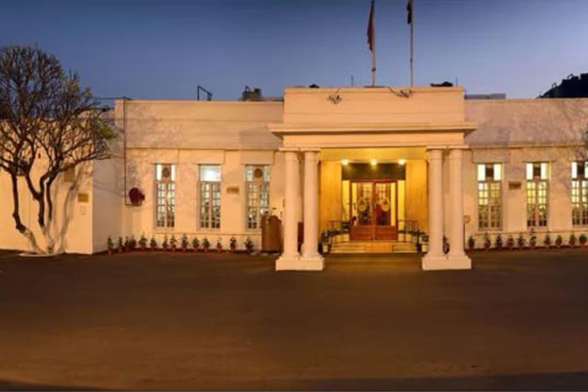 Police wont forcibly vacate Gymkhana club , says centre to High Court