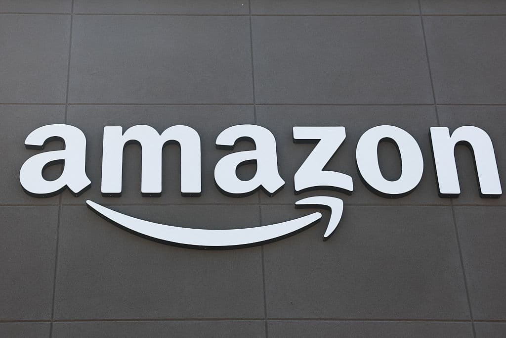 Buy or Sell Amazon Stock in 2026? AWS AI Growth Fuels Debate on Premium Valuation