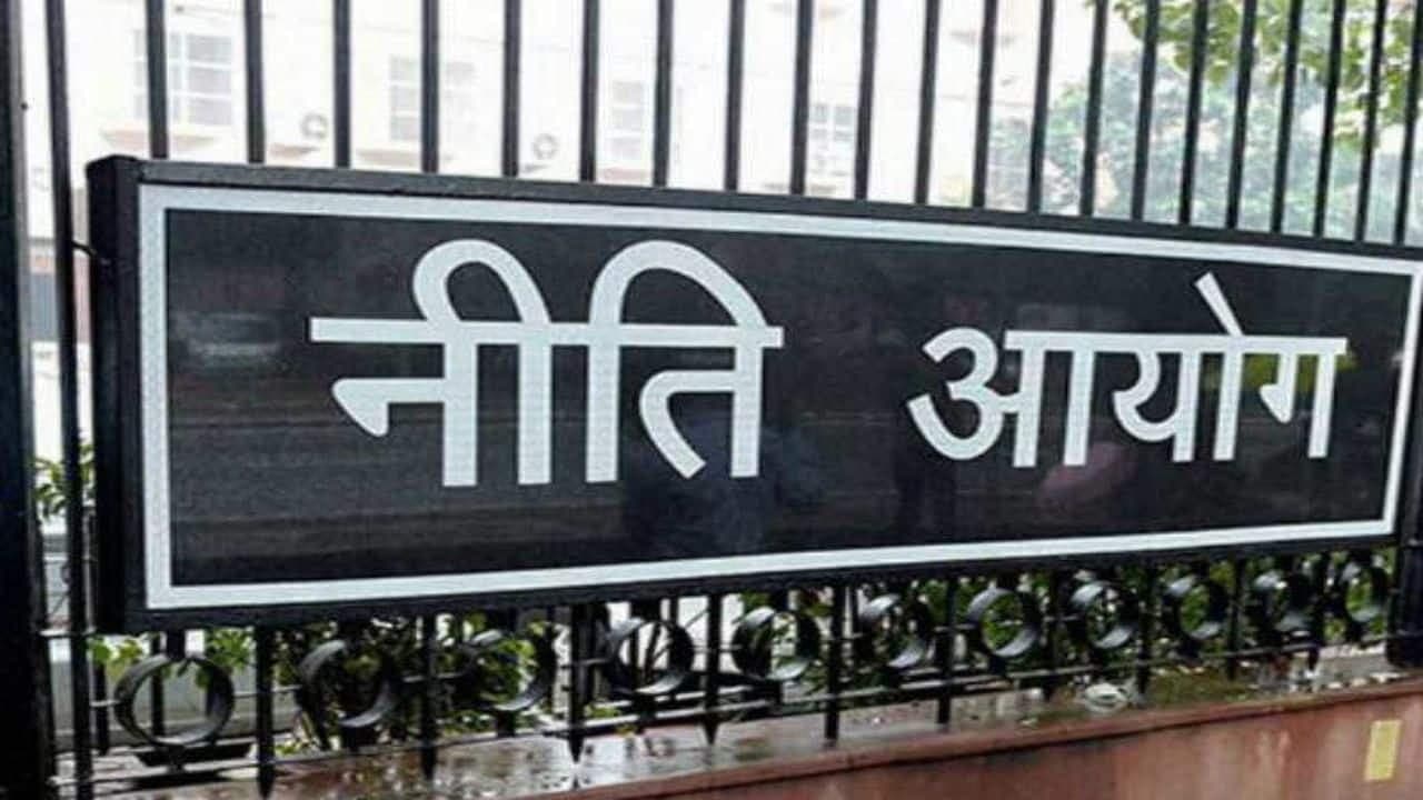 Niti Aayog calls for regulatory shake - up , visa facilitation to boost tourism