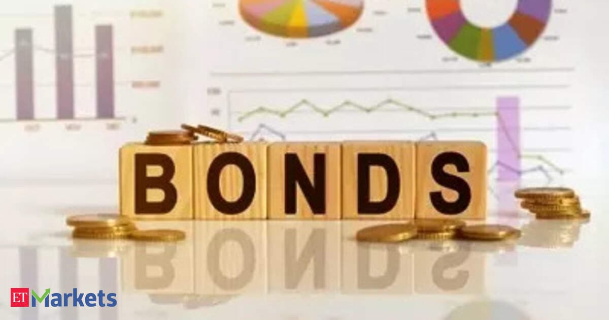 Surging global bond yields, elevated oil deepen rupee's slide to record lows