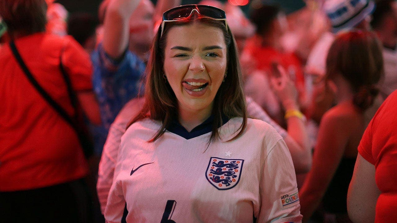British World Cup fans can't get enough of American hot dogs during the tournament, buy a Bond bike & MEAT!