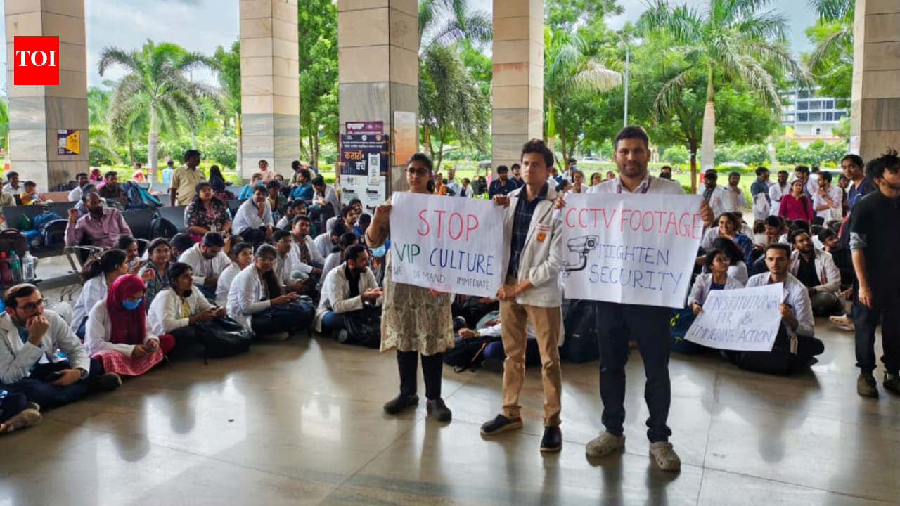 AIIMS Nagpur resident doctors start protest, withdraw non-emergency services after assault in ICU
