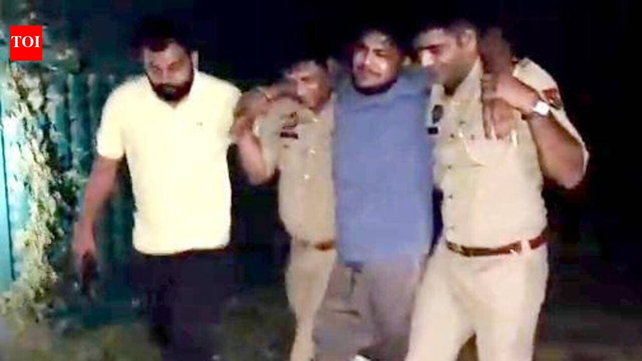 Two men who shot at bus on Delhi-Meerut Expressway held after gunfight